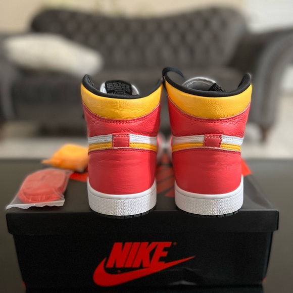 JORDAN 1 Retro High 'Light Fusion' Athletic Sneakers size 9 - Picture 5 of 8